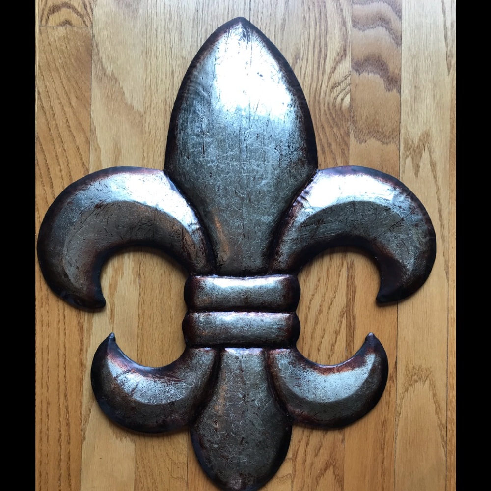 Fleur de Lis wall decor